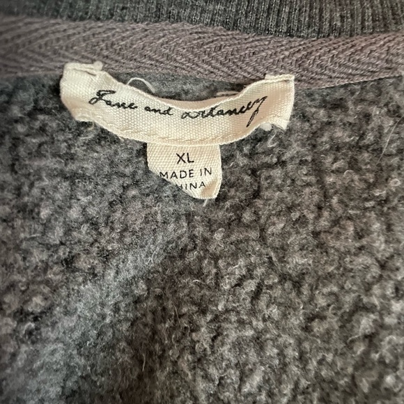 XL Jane and Delancey sweatshirt - Picture 3 of 3